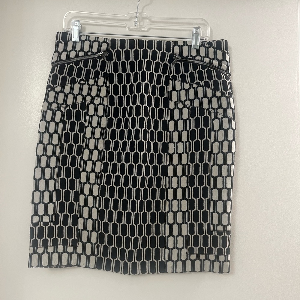 Diane Von Furstenberg Black and Cream Patterned Pencil Skirt